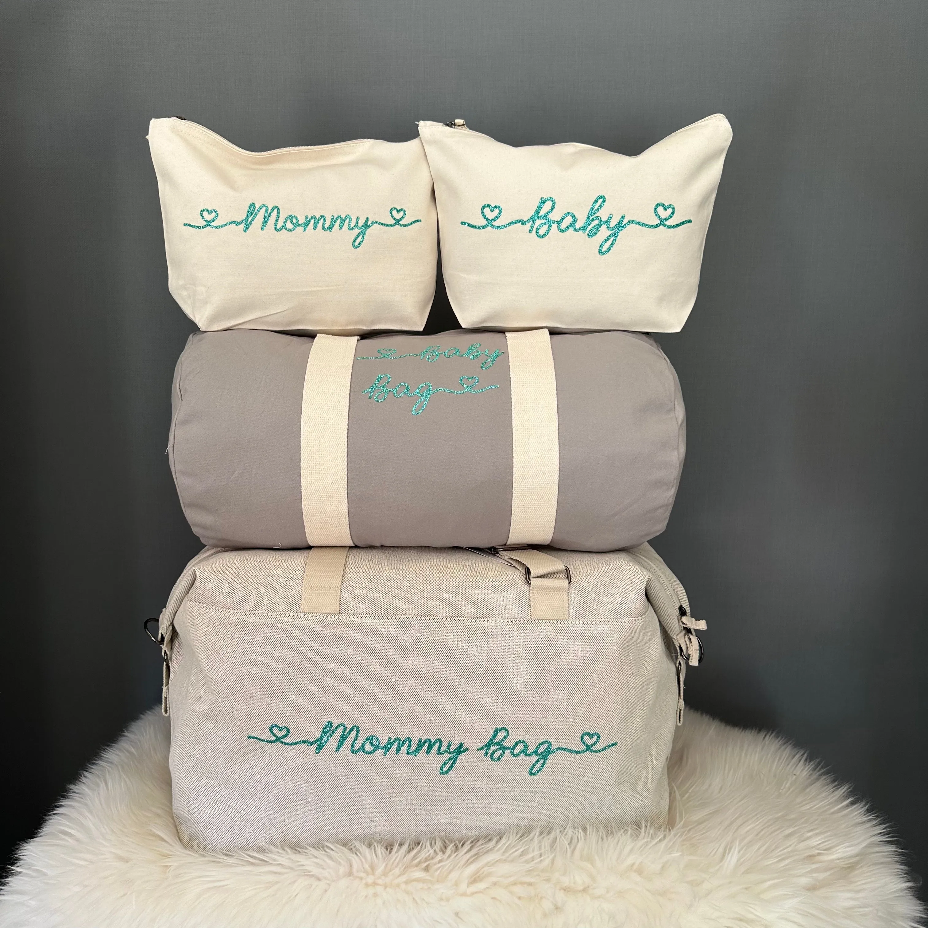 Borsone mamma, 1 borsone baby Grey e 2 Pochette con cuoricini Tiffany Glitter