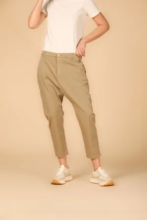 Malibu Jogger pantalone chino donna in gabardine relaxed ①