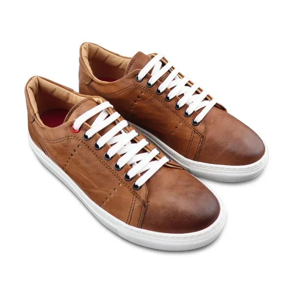 Sneakers in pelle stropicciata color cuoio